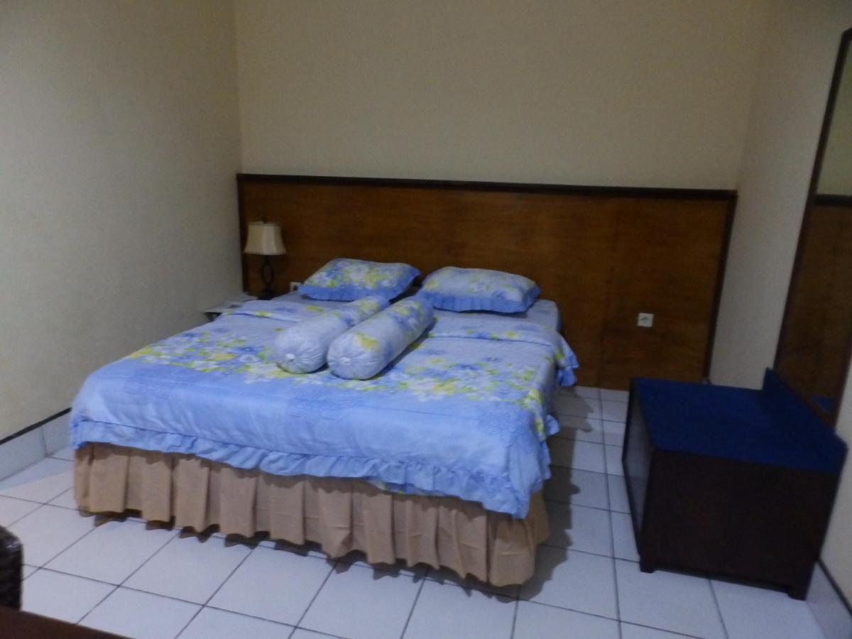 Bahari Family Hotel Bitung Exterior photo